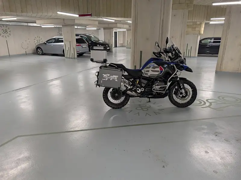 Pronájem garážového stání 8 m², Praha – náhled fotky 2