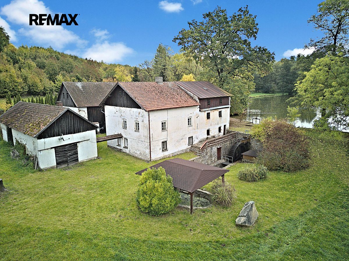 Prodej zemědělské usedlosti 800 m², pozemek 83424 m², Pelhřimov – fotka 1 z 3