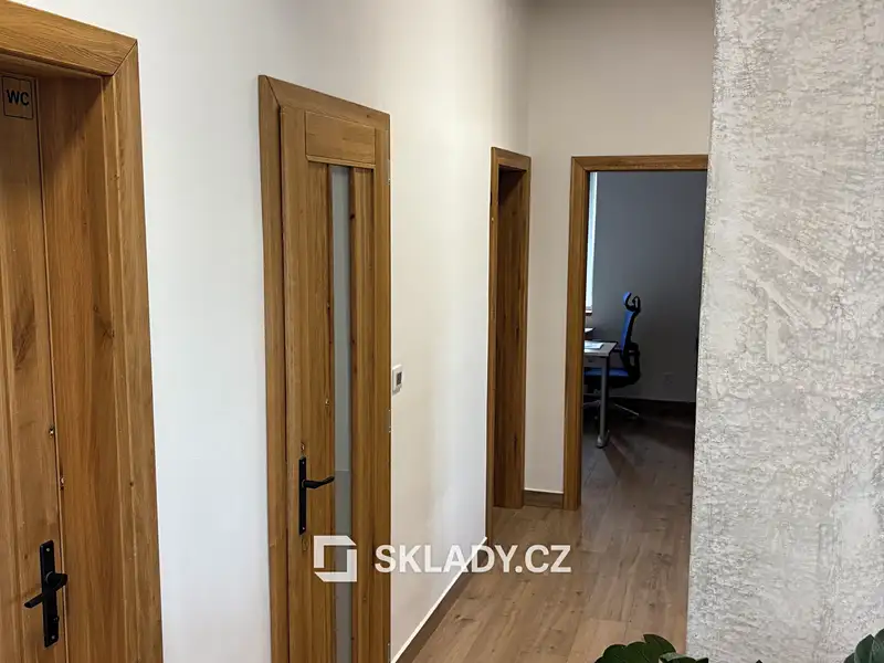 Pronájem skladového prostoru 1000 m², Strančice – náhled fotky 2