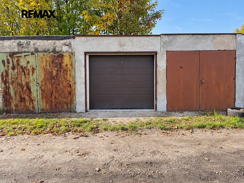 Prodej garáže 17 m², Milovice – náhled fotky 2