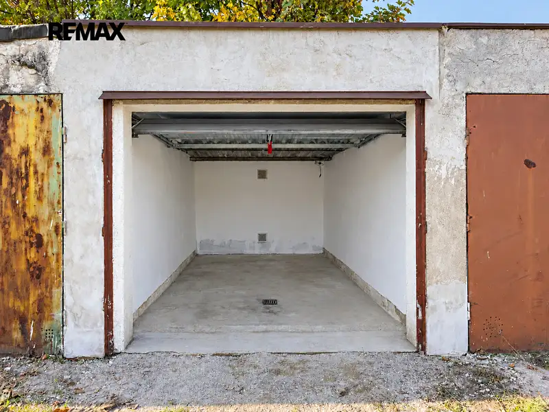 Prodej garáže 17 m², Milovice – náhled fotky 1