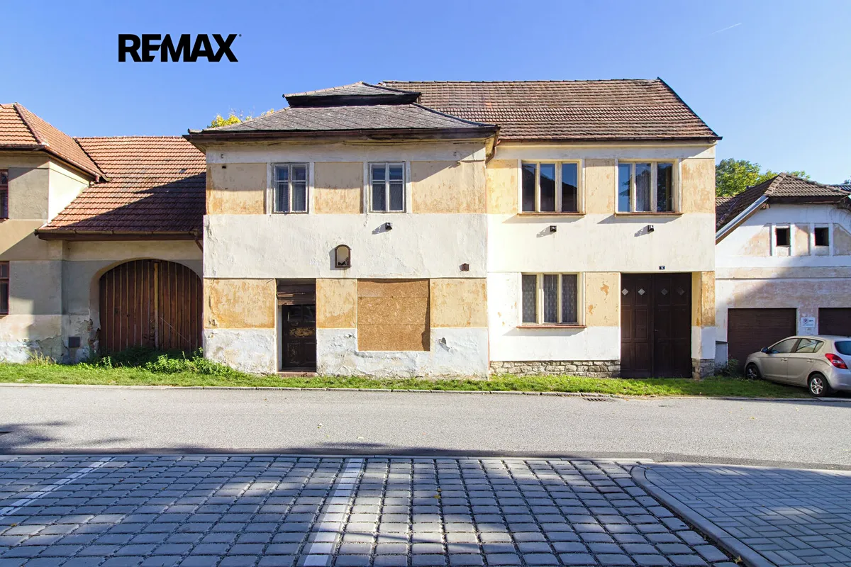 Prodej rodinného domu 272 m², pozemek 703 m²