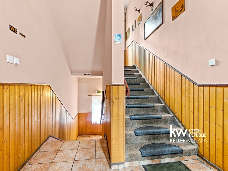 Комерційне приміщення на продаж, 1 601 м² (36 з 100)