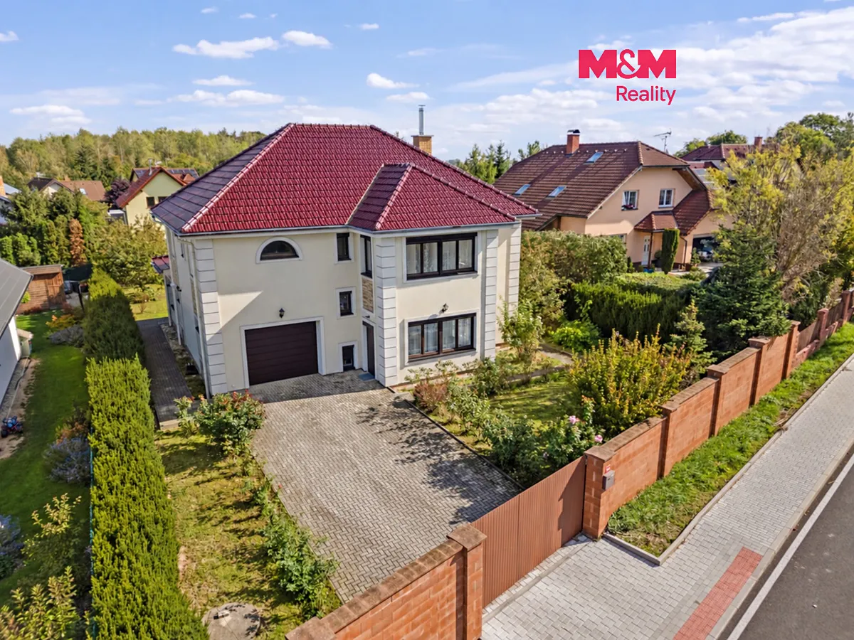 Prodej rodinného domu 210 m², pozemek 1003 m²