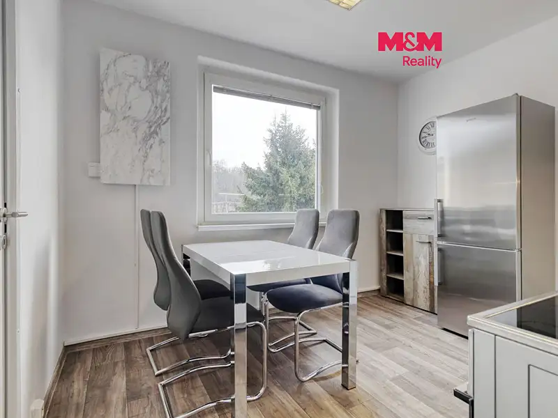 Prodej bytu 2+1 63 m², Kolinec – náhled fotky 1