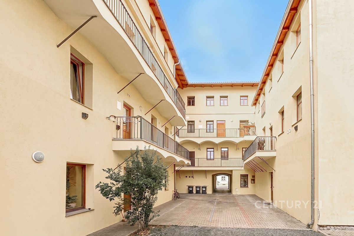 Prodej bytu atypický 250 m², Praha – fotka 1 z 3
