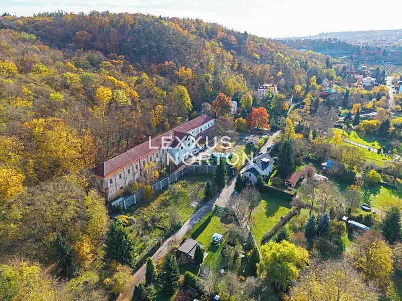Prodej stavebního pozemku 598 m², Praha – náhled fotky 2
