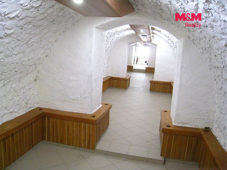 Комерційне приміщення на продаж, 900 м² (23 з 27)