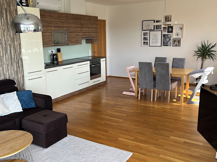 Pronájem bytu 3+kk, 89 m² (3 z 10)