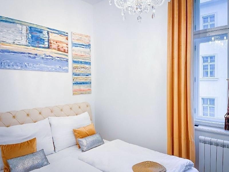Pronájem bytu 1+kk 30 m², Praha – fotka 1 z 3