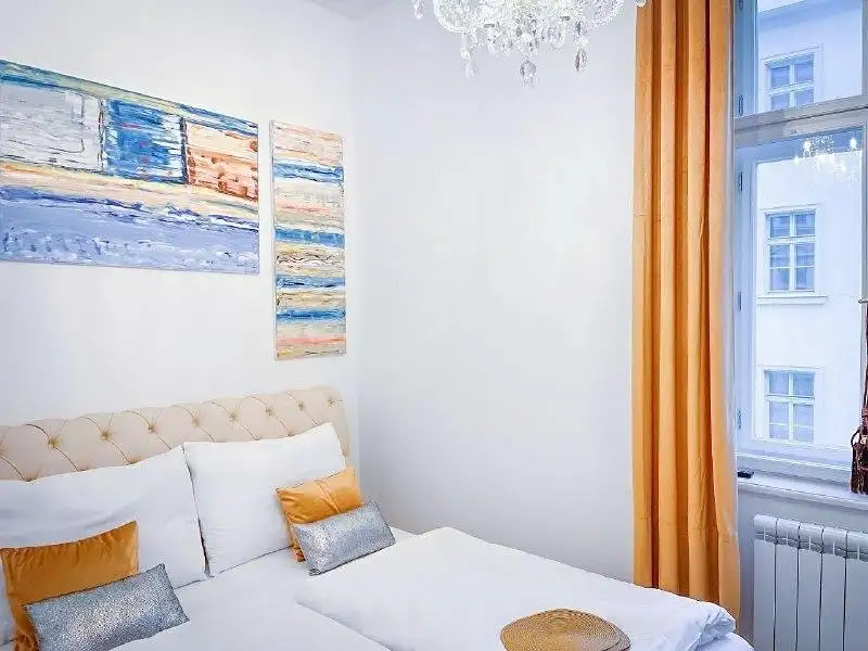 Pronájem bytu 1+kk 30 m², Praha – náhled fotky 1