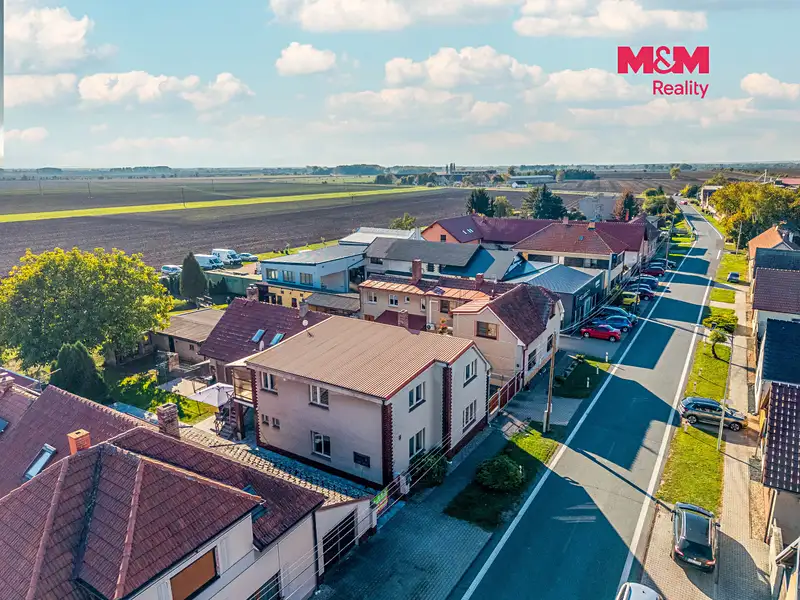 Prodej rodinného domu 275 m², pozemek 616 m², Činěves – náhled fotky 3