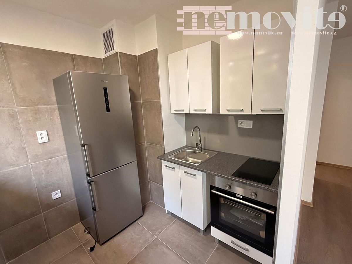 Pronájem bytu 1+kk 28 m², Pardubice – fotka 1 z 3