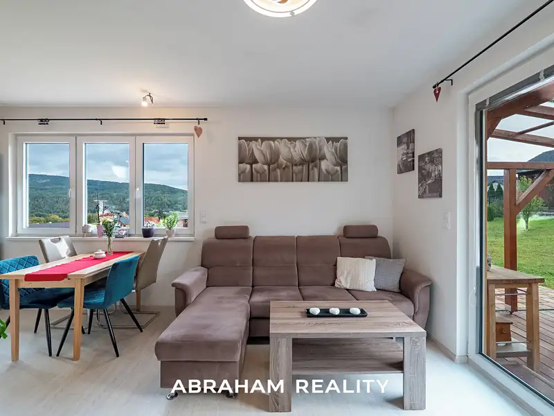 Prodej rodinného domu 64 m², pozemek 1104 m², Jince – náhled fotky 2
