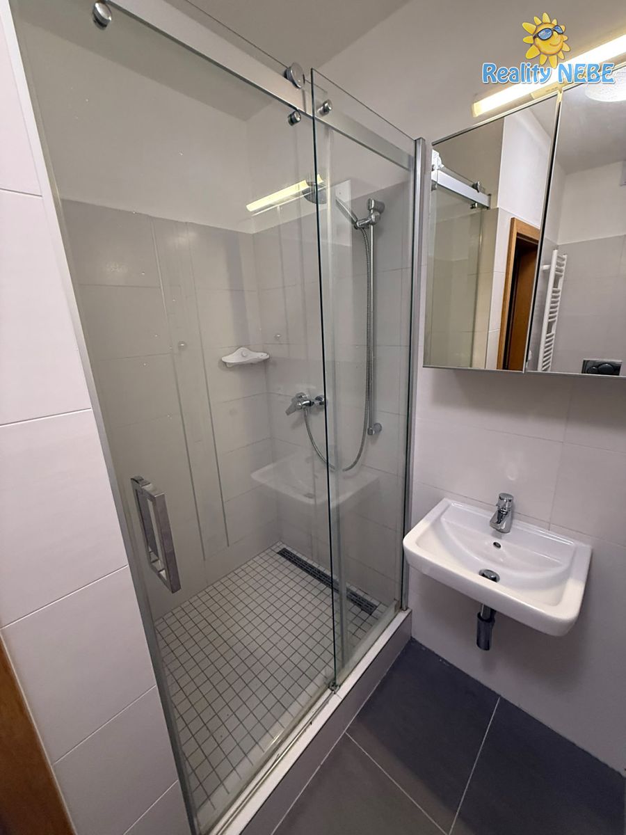 Pronájem bytu 2+kk 38 m², Praha – fotka 1 z 3