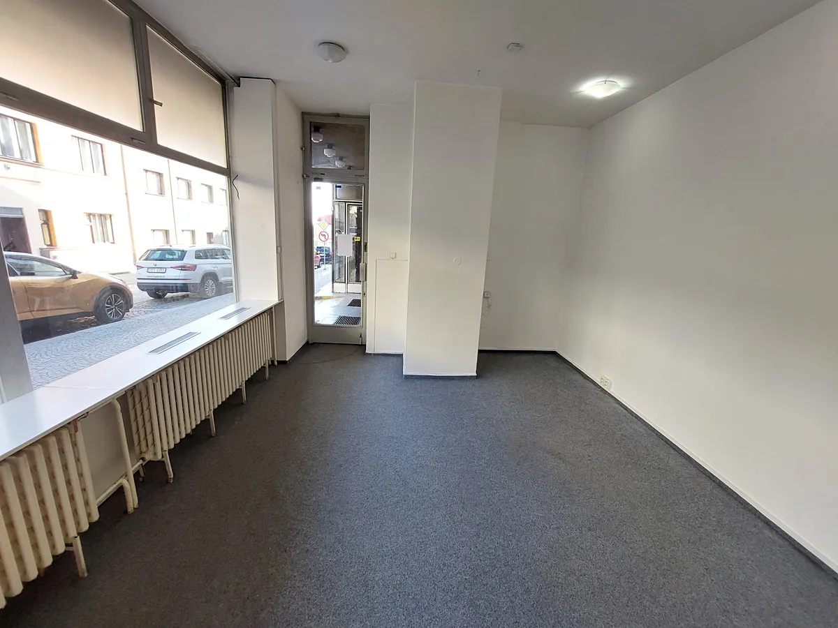 Pronájem obchodního prostoru 28 m²
