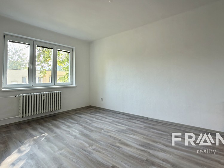 Pronájem bytu 3+1, 74 m² (8 z 15)