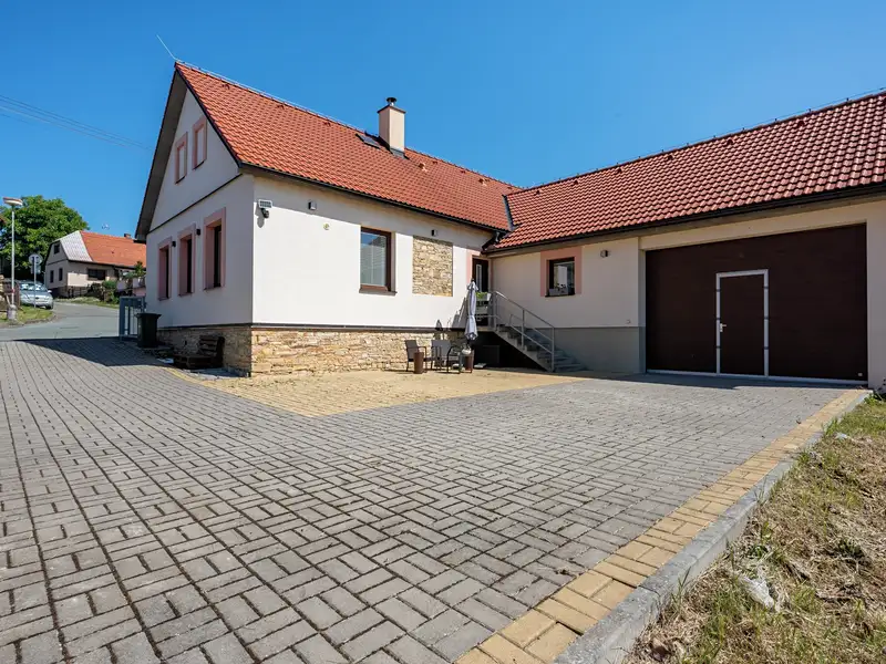 Prodej rodinného domu 105 m², pozemek 1117 m², Solnice – náhled fotky 2