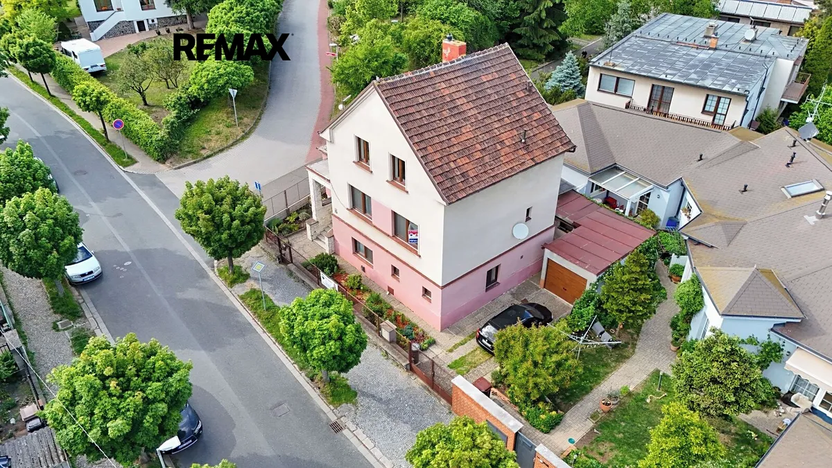 Prodej rodinného domu 180 m², pozemek 296 m²
