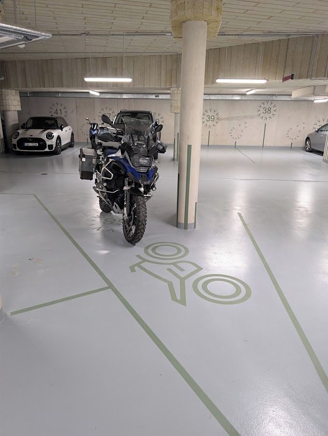 Pronájem garážového stání 8 m², Praha – fotka 1 z 3