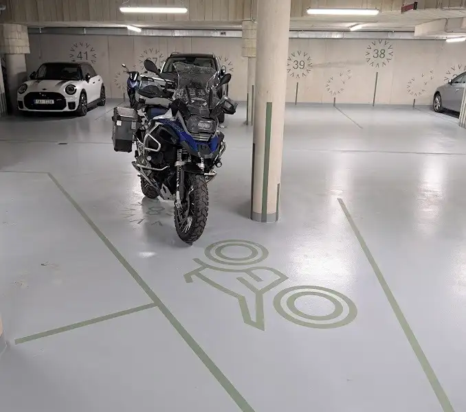 Pronájem garážového stání 8 m², Praha – náhled fotky 1