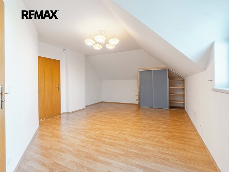 Haus zur Miete, 280 m² (35 von 72)