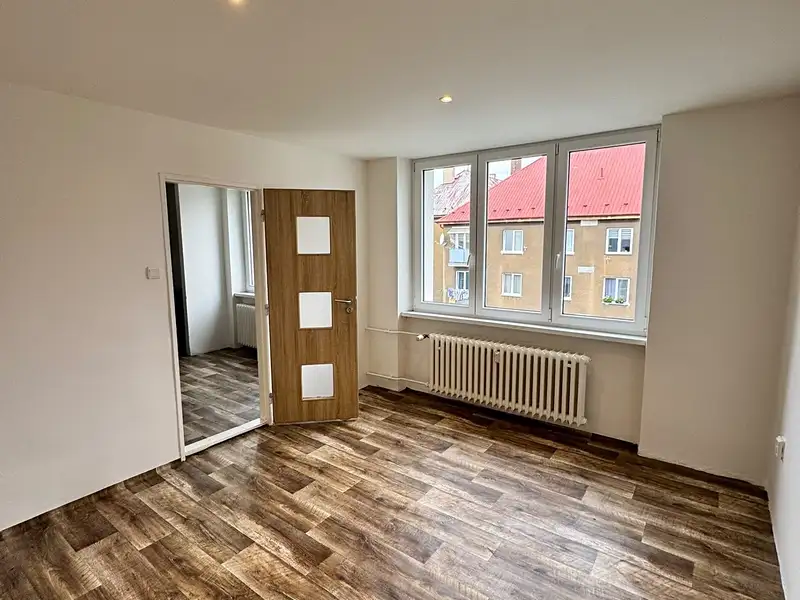 Pronájem bytu 2+1 51 m², Jirkov – náhled fotky 2