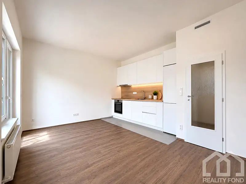 Prodej bytu 1+kk 31 m², Praha – náhled fotky 2