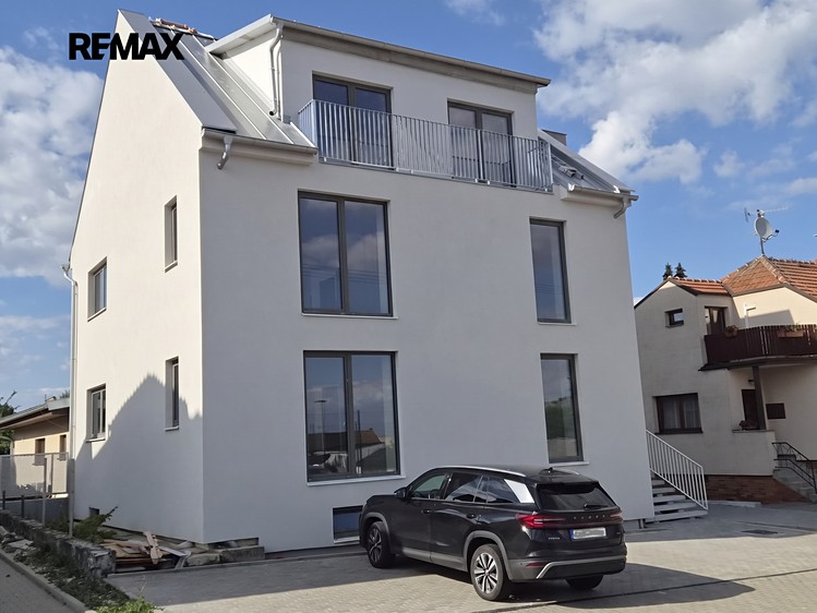 Prodej bytu 3+kk, 79 m² (2 z 21)