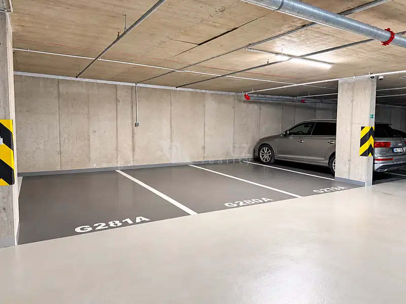 Pronájem garážového stání 12 m², Praha – náhled fotky 3