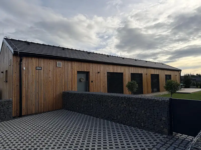 Pronájem rodinného domu 110 m², pozemek 300 m², Karlovy Vary – náhled fotky 1