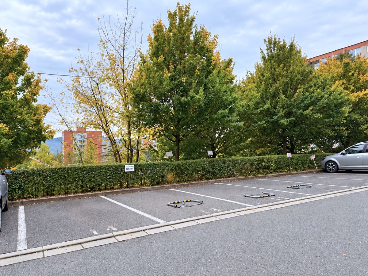 Pronájem garážového stání 18 m², Zlín – fotka 1 z 3