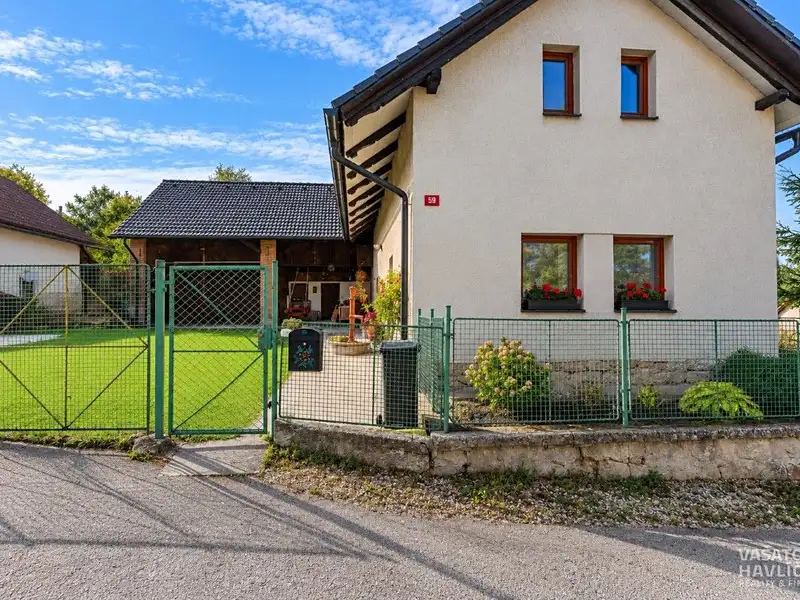 Prodej rodinného domu 211 m², pozemek 394 m², Hořiněves – náhled fotky 1