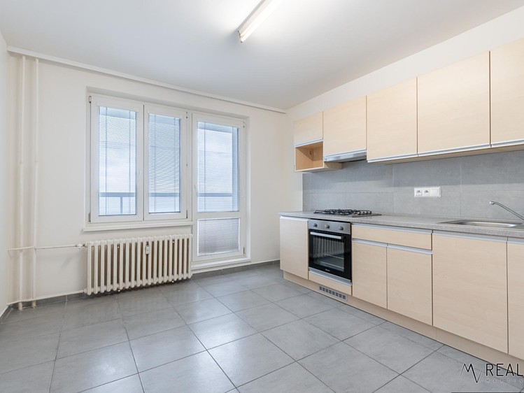 Pronájem bytu 3+1, 66 m² (1 z 16)