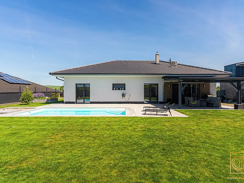 Prodej rodinného domu 140 m², pozemek 940 m², Hodějice – náhled fotky 1