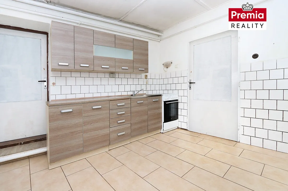 Prodej rodinného domu 230 m², pozemek 833 m²