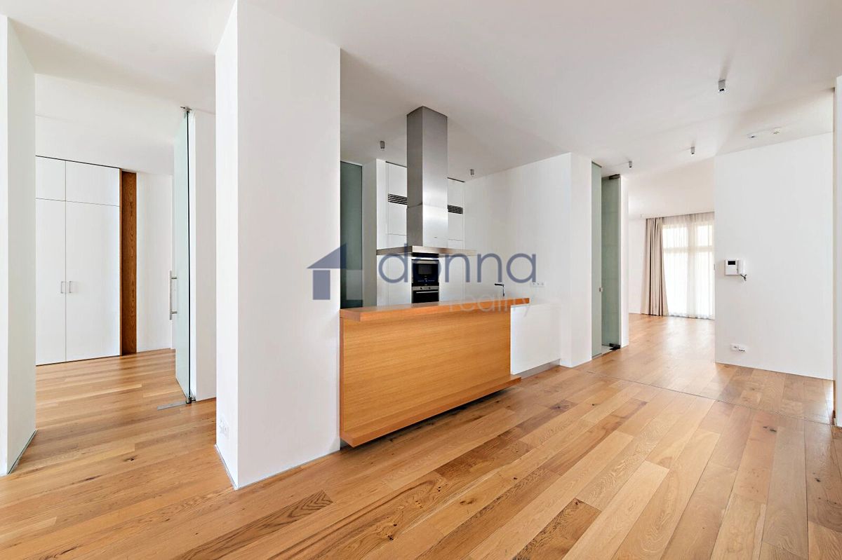 Pronájem bytu 5+kk 184 m², Praha – fotka 1 z 3