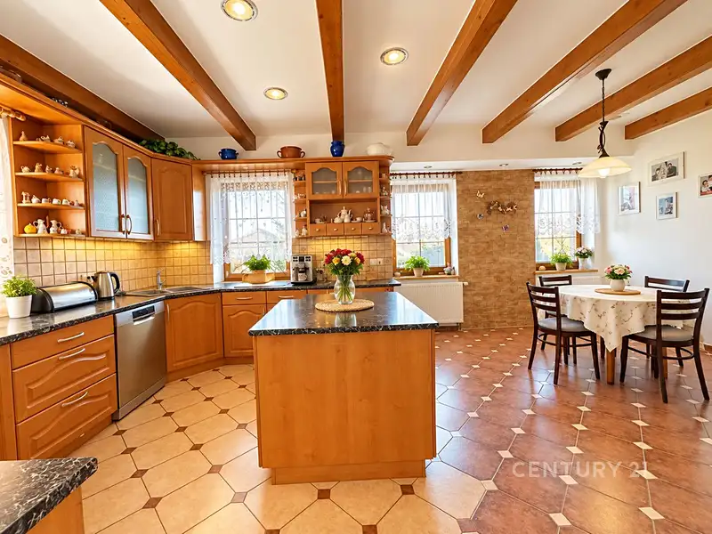 Prodej rodinného domu 198 m², pozemek 1418 m², Suchý – náhled fotky 2