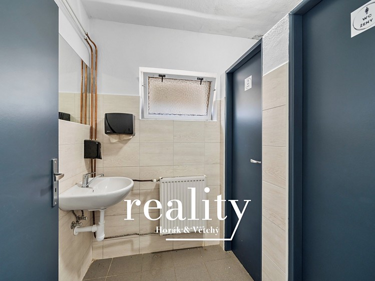 Prodej komerčního prostoru, 564 m² (17 z 55)