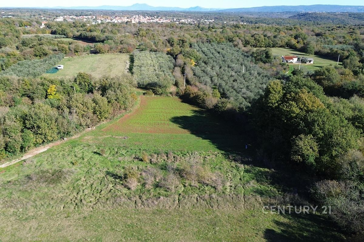 Prodej pozemku 898 m², Marčana – fotka 1 z 3