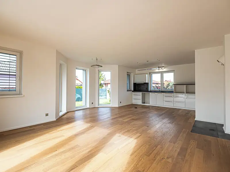 Prodej rodinného domu 150 m², pozemek 695 m², Staré Jesenčany – náhled fotky 3