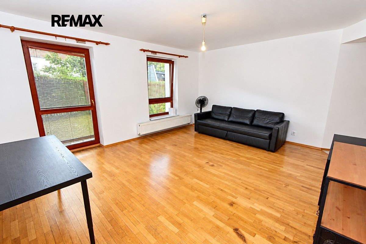 Pronájem bytu 1+kk 40 m², Praha – fotka 1 z 3