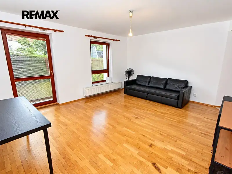 Pronájem bytu 1+kk 40 m², Praha – náhled fotky 1