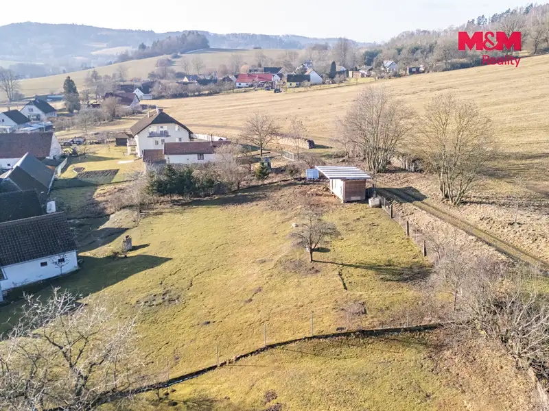 Prodej stavebního pozemku 1064 m², Chlumy – náhled fotky 3