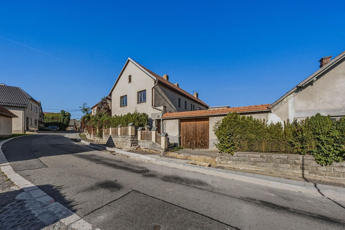 Prodej rodinného domu 263 m², pozemek 828 m², Makov – fotka 1 z 3