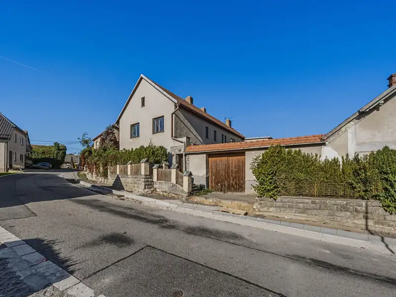 Prodej rodinného domu 263 m², pozemek 828 m², Makov – náhled fotky 1