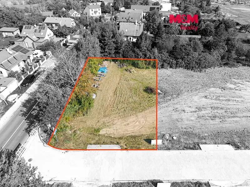 Prodej stavebního pozemku 823 m², Dobřenice – náhled fotky 1