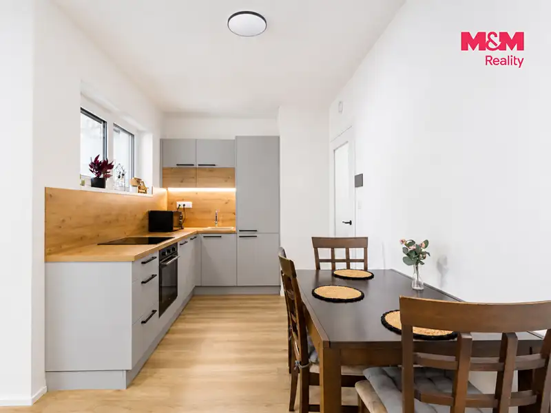 Prodej bytu 1+kk 35 m², Praha – náhled fotky 2