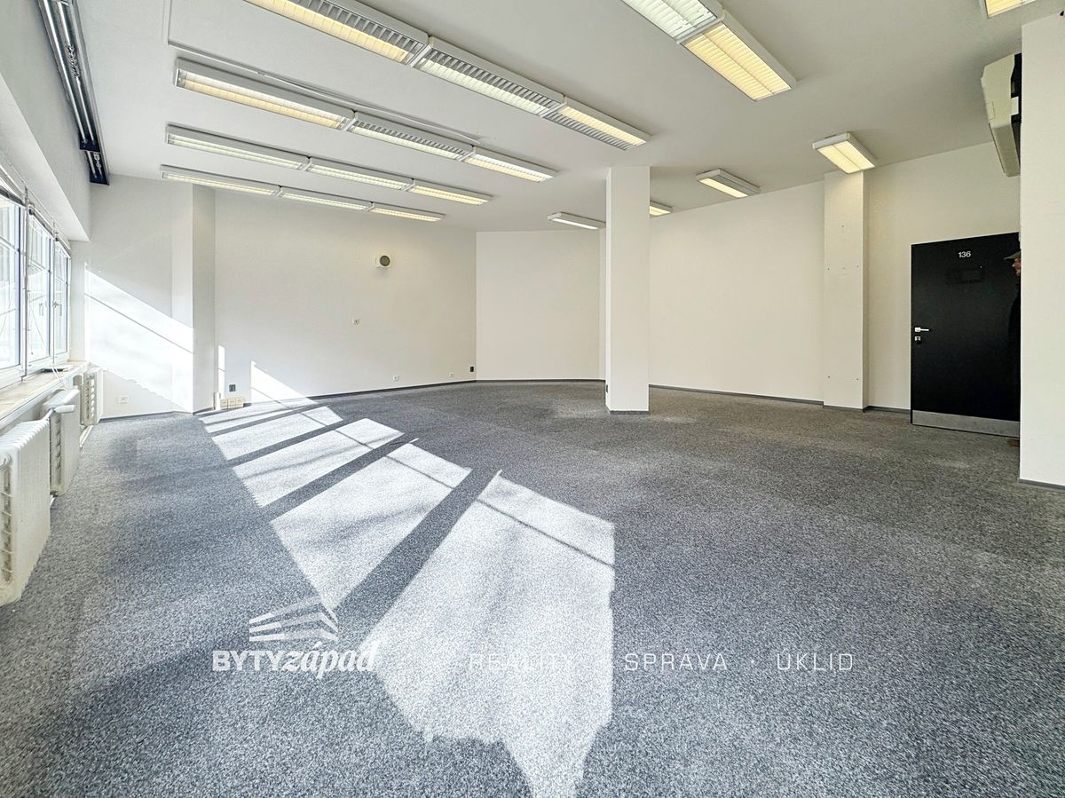 Pronájem kanceláře 60 m², Domažlice – fotka 1 z 3