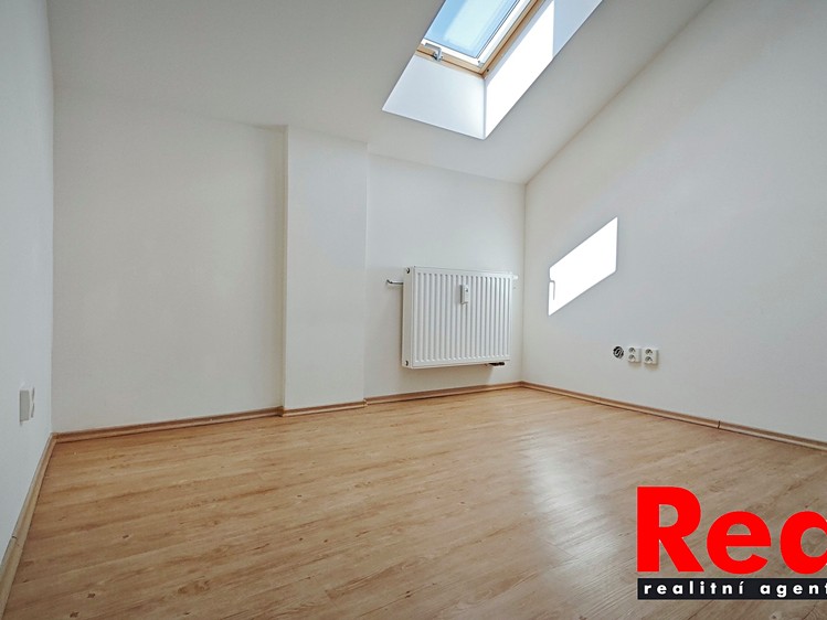Pronájem bytu 1+kk, 17 m² (2 z 18)
